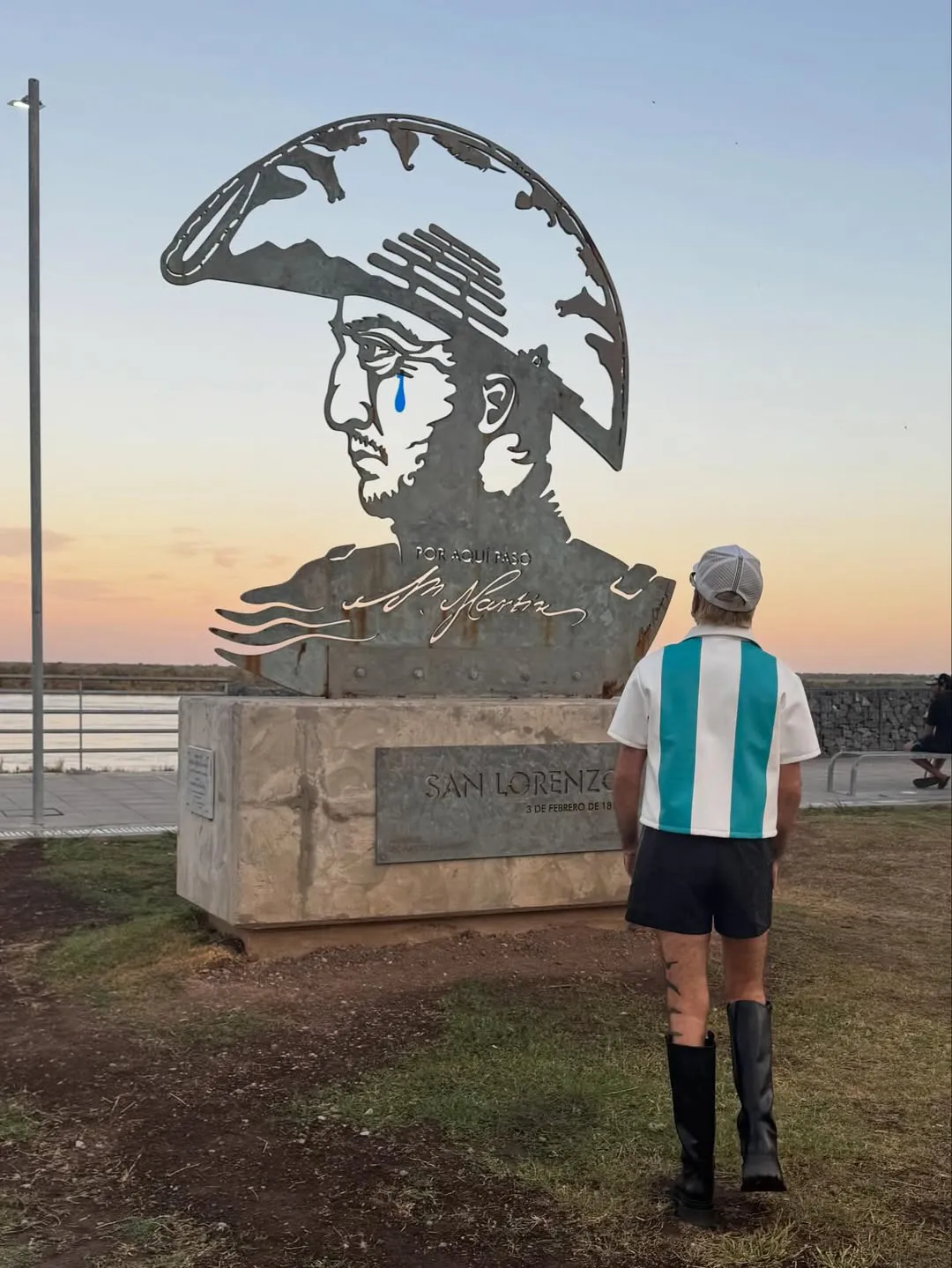 Polémica en San Lorenzo: intervienen el monumento a San Martín con una ...