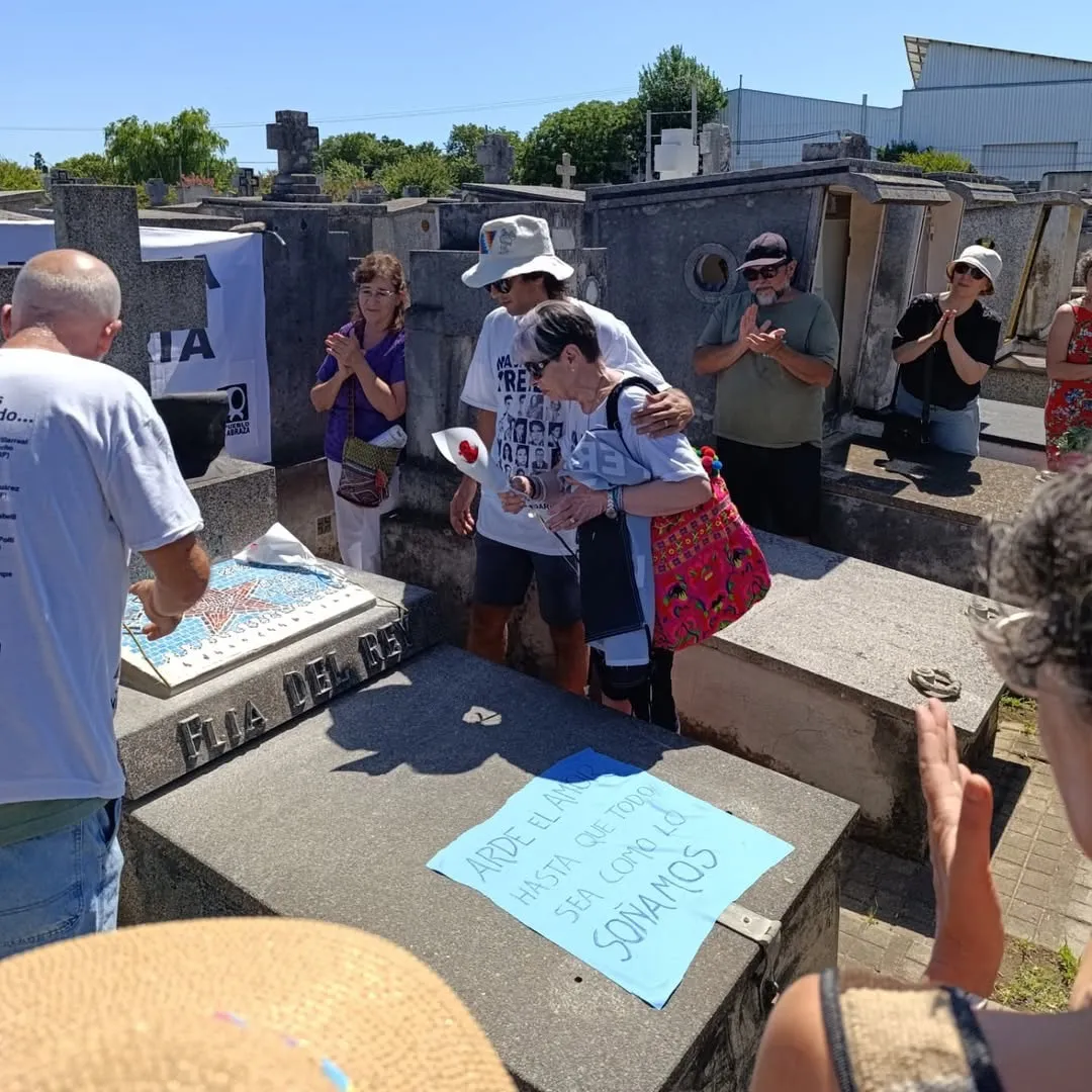 HUELLAS DE LA MEMORIA Homenaje a Carlos Alberto Del Rey Arderá la memoria hasta que todo sea como lo soñamos (2)