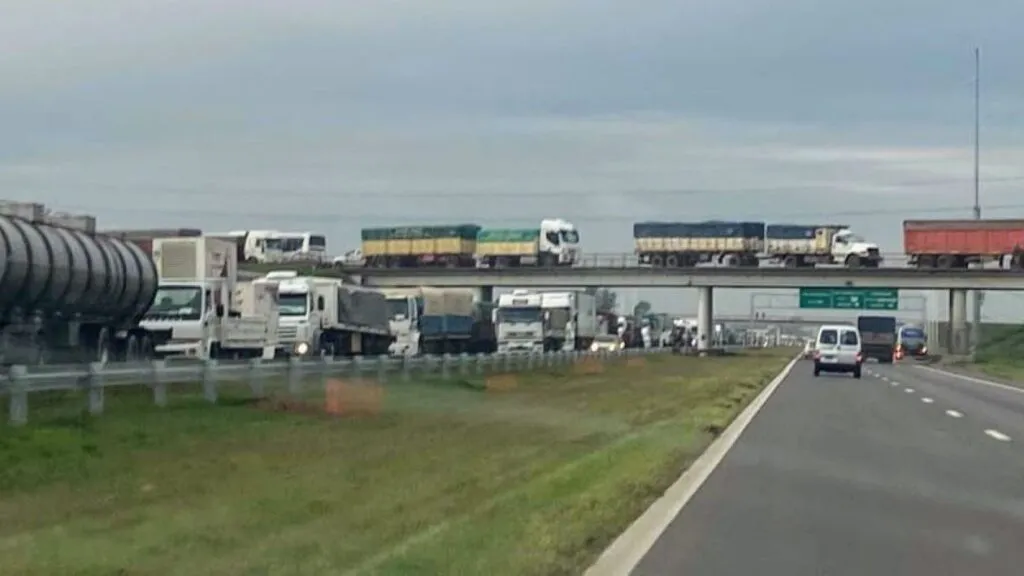 transito-camiones-autopista-santa-fe-2-1024x576