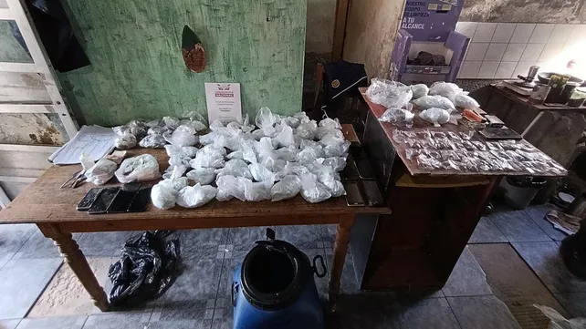 en-la-requisa-los-gendarmes-hallaron-mas-un-kilo-y-medio-cocaina-y-unos-570-gramos-marihuana