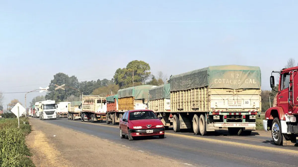 urbana-la-actual-traza-la-a012-quedara-como-una-avenida-interna-roldan-la-vera-la-ruta-se-levantan-varios-emprendimientos-urbanisticos