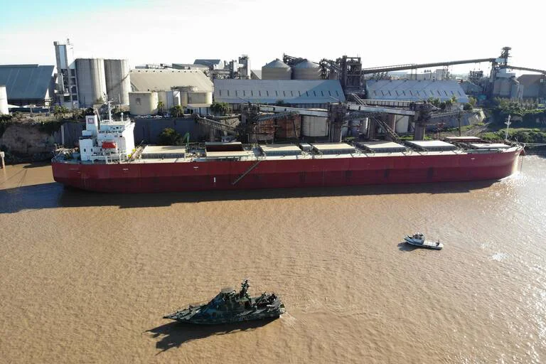 el-buque-mv-ceci-con-bandera-de-islas-marshall-35WETUVVOVBLNL52TSERNMTLQU (1)